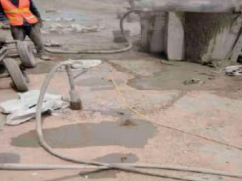 泗洪水泥混凝土路面板底注浆技术 路面脱空注浆整治方案