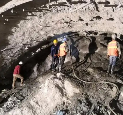 泗洪隧道拱顶带模注浆料，微膨胀注浆料的特点及施工工艺